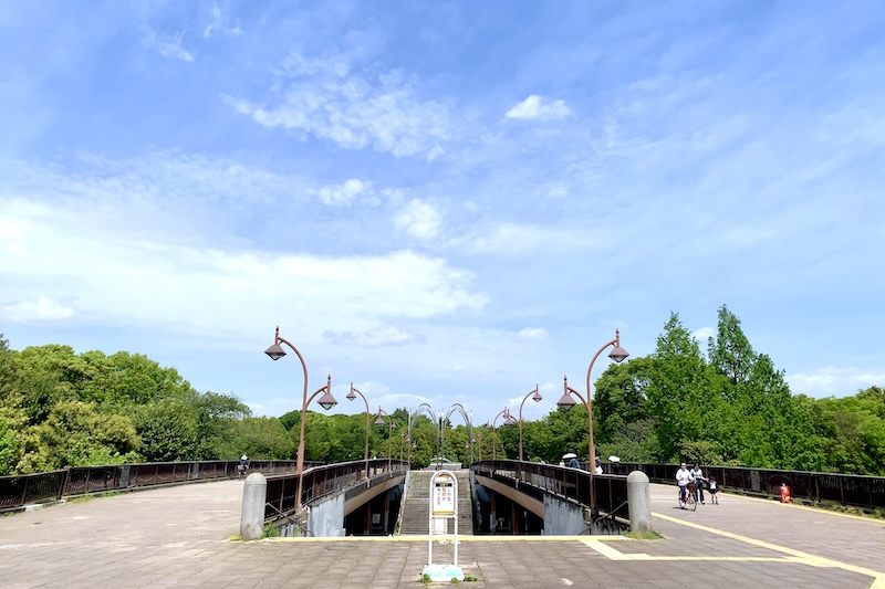 「光が丘公園」へと続くふたご橋