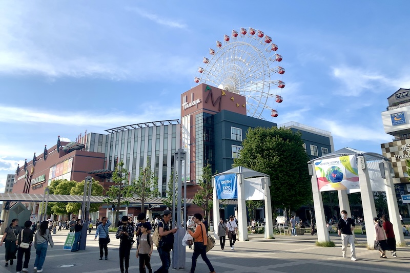 「センター北」駅前の様子