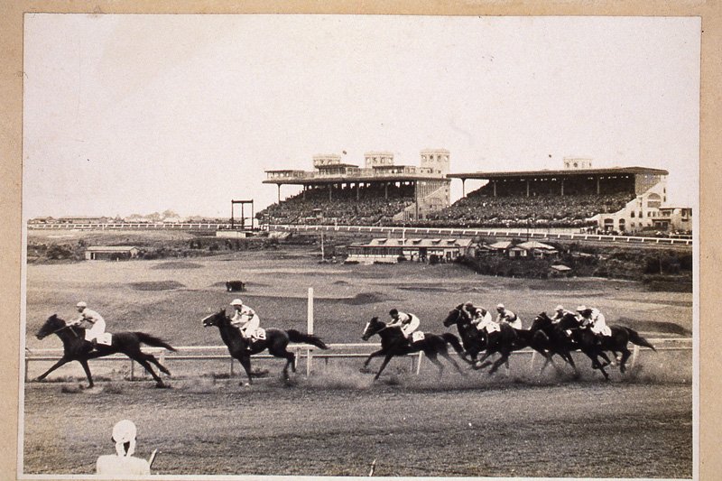 1934（昭和9）年に開催された「根岸競馬場」での競馬の様子
