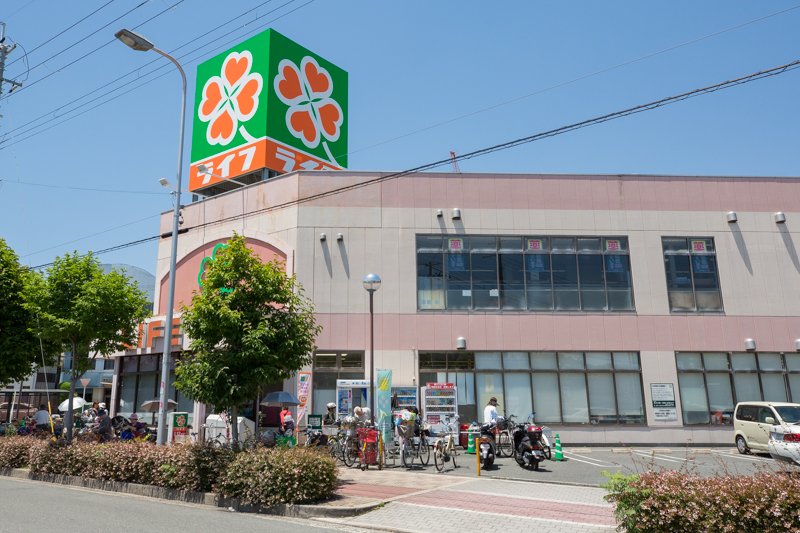「ライフ 崇禅寺店」など複数のスーパーマーケットが徒歩圏内