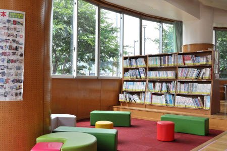 開成南小学校　図書館