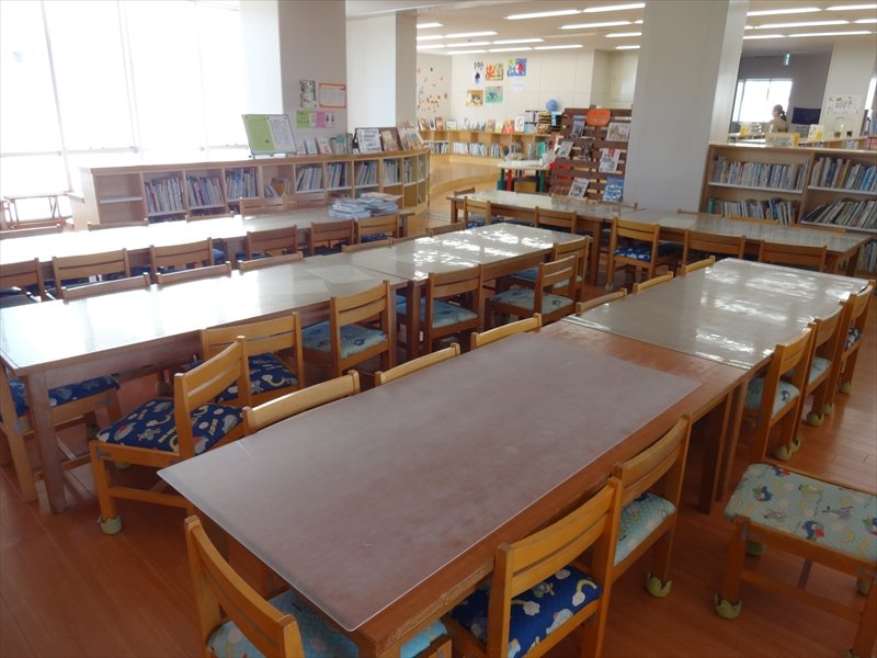 川上北小学校　図書室