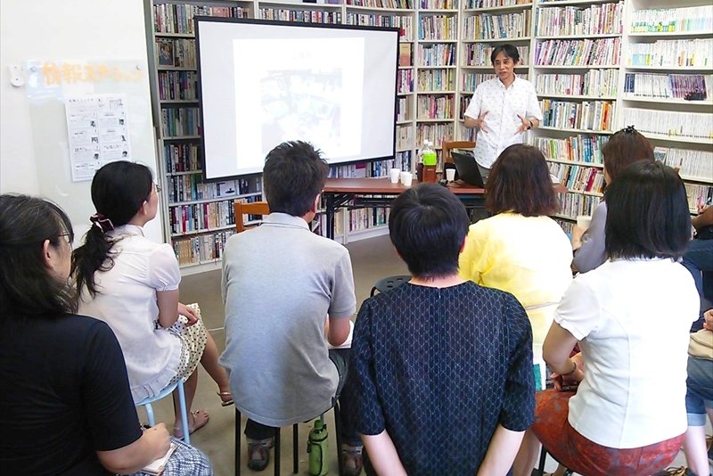 図書館研究会第6回「図書館を創る」ブックカフェ探検家、元図書館長井東順一さん