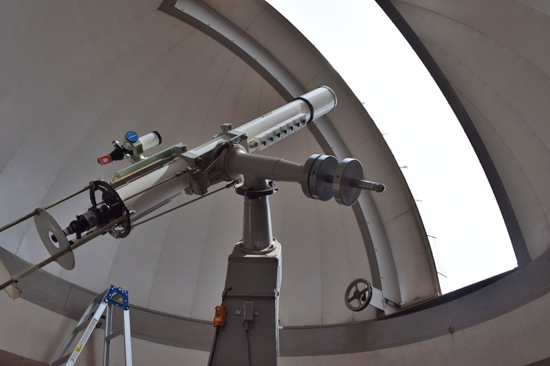 天文ドームの大望遠鏡