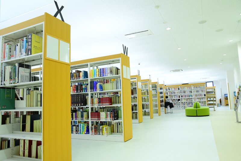 キャンパス内の図書館は地域住民も利用可能