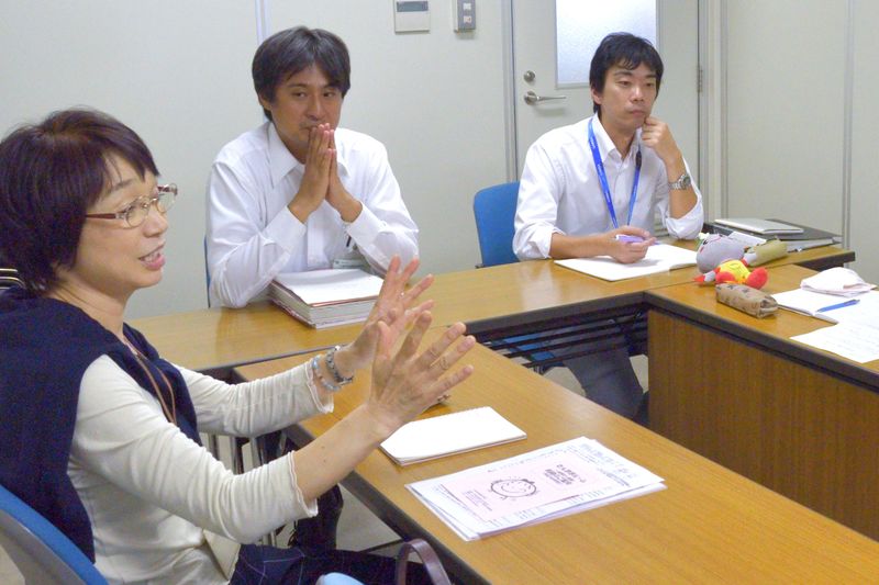 「のびのび子育てプラザ」所長 宮さん（左）