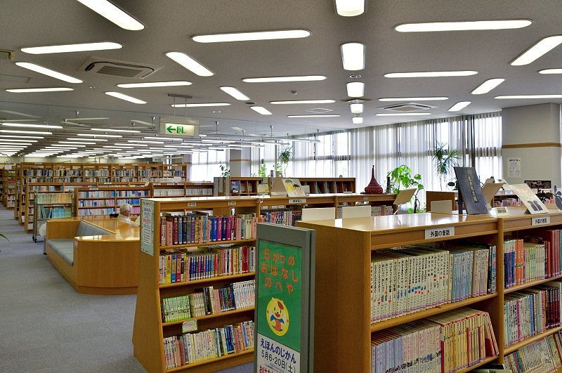 約10万冊所蔵の田原図書館