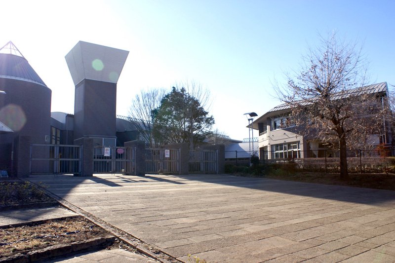 印西市立原小学校の校舎の外観