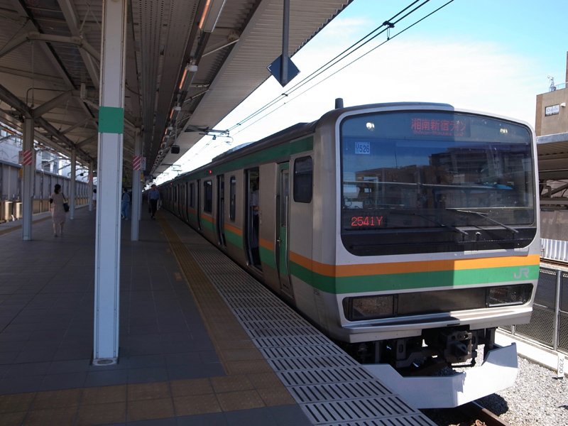 「浦和」駅を通る湘南新宿ライン。アクセスの良さで進学の選択肢も広がる。
