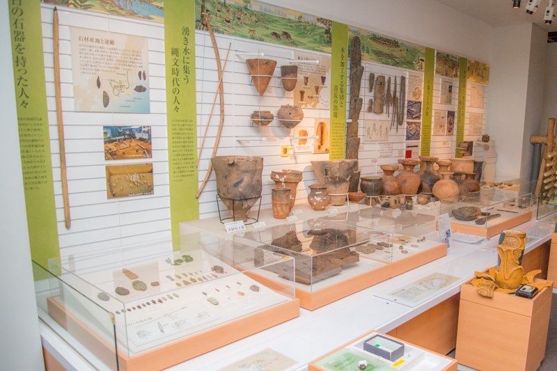 土器など周辺の歴史を感じる展示