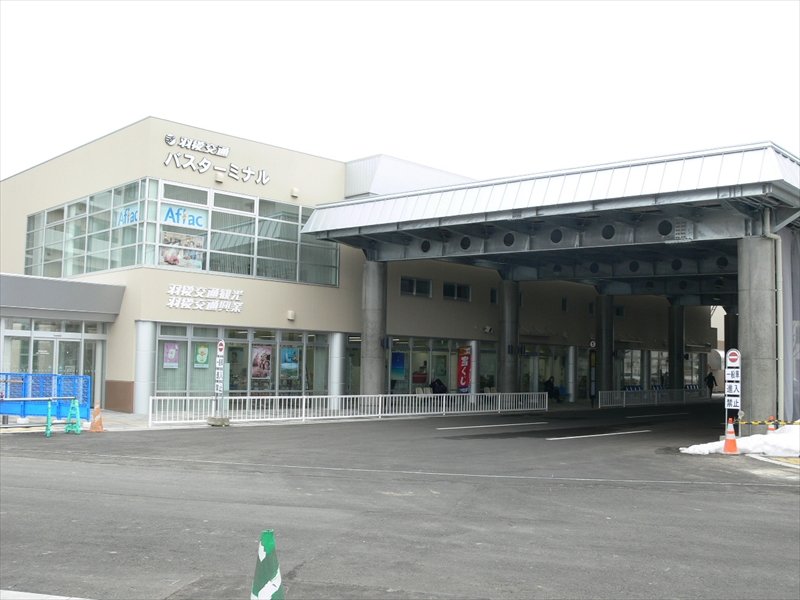 整備された「横手」駅前のバスターミナル（提供写真）