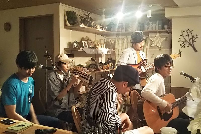 同店で行われた「荒川ケンタウロス」のアルバム先行視聴会