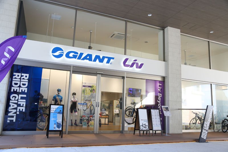 世界最大のスポーツサイクルブランド「GIANT・Liv」のレンタサイクル店を1階にオープン。まさに「ホテルシーモア」が観光拠点となっている。