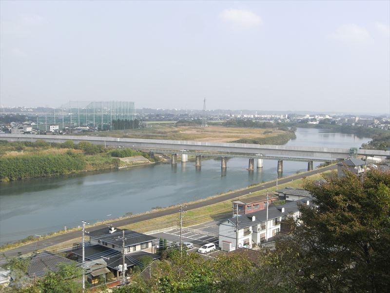 那珂川の川面を見渡せる