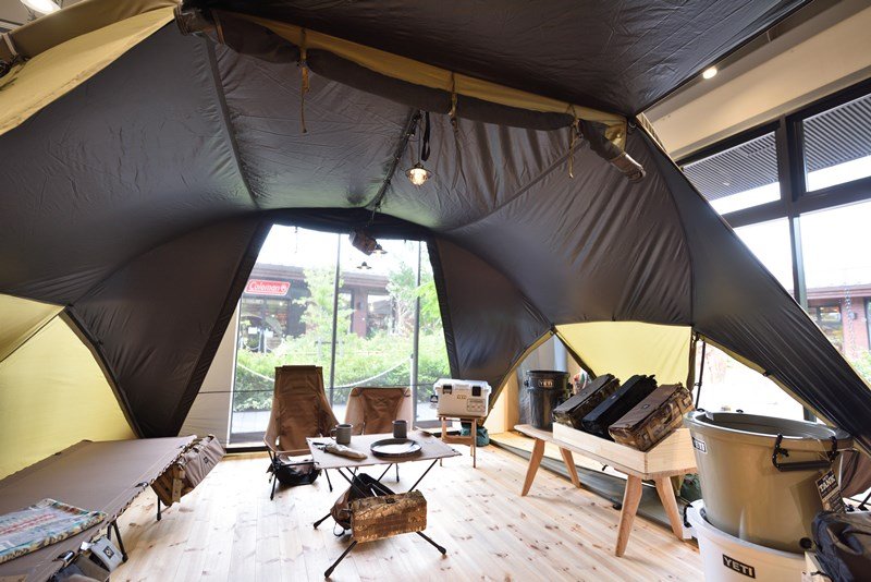 店内にテントも張れる広さなので、実際のシーンも想像しやすい