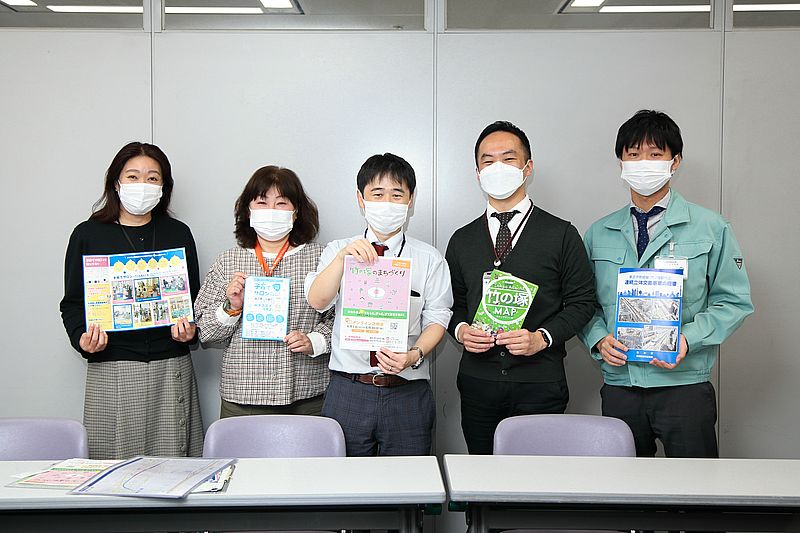 足立区役所のご担当者（左から　醍醐さん、矢野さん、上島さん、齋藤さん、影山さん）