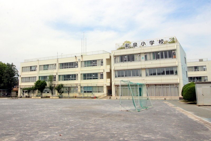 狛江市立和泉小学校 校舎
