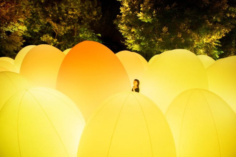 チームラボ、夜の金沢城を光のアート空間に変える「チームラボ 金沢城 光の祭」を2023年9月から開催（石川県）