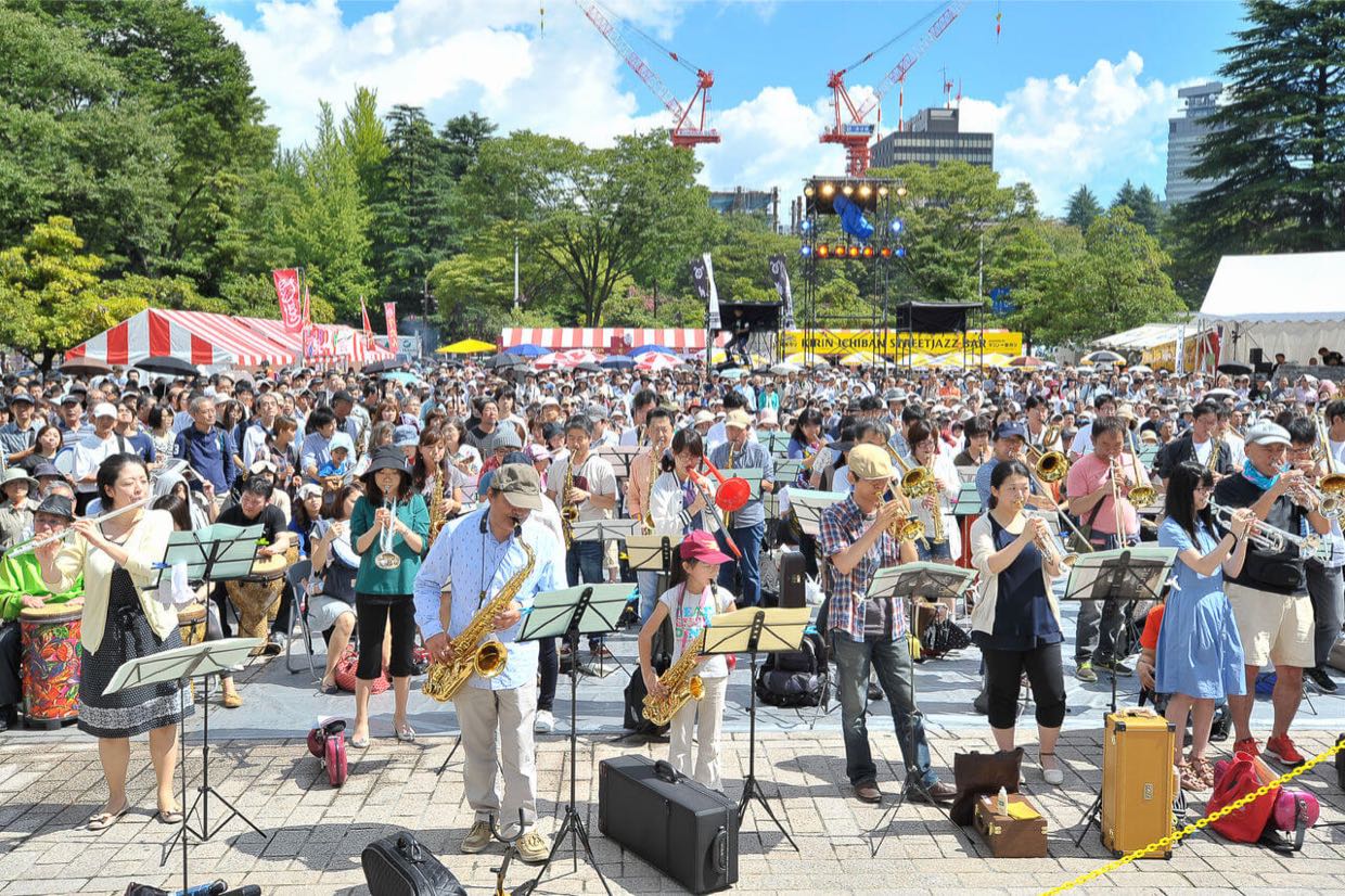 毎年秋に開催される「定禅寺ストリートジャズフェスティバル」