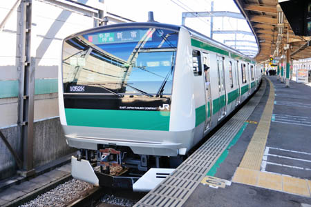 浮間舟渡駅の埼京線電車