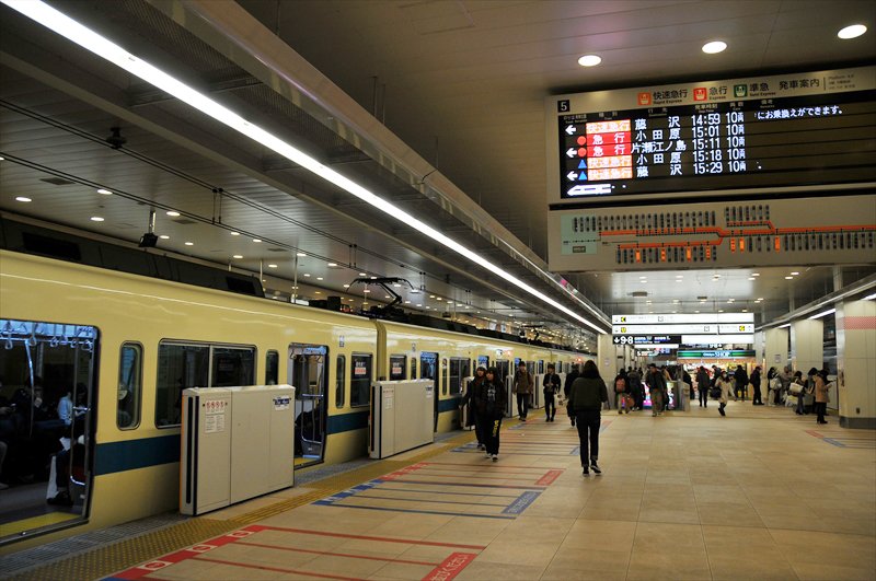 「新宿」駅のホーム