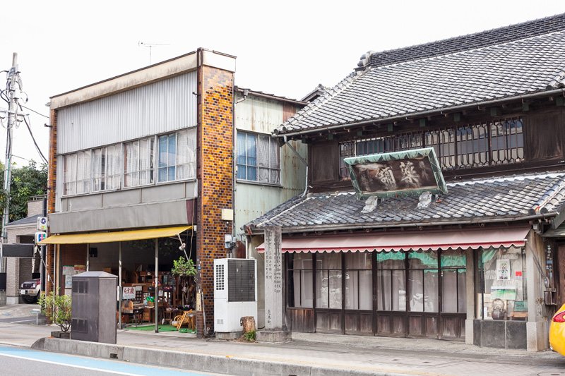歴史が感じられる建物が残る「志木市いろは商店会」