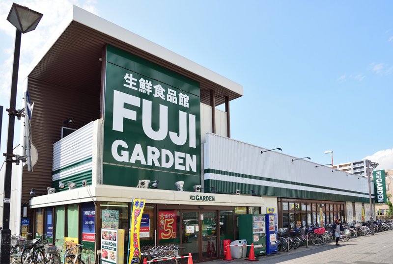 「富士ガーデン 春日部店」などスーパーマーケットが身近