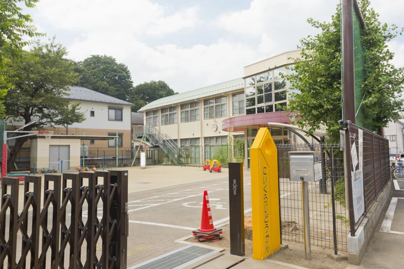 「和光市立新倉小学校」からすぐの「新倉児童館」