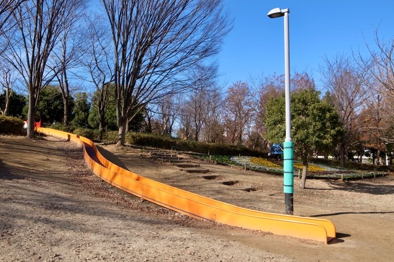「埼玉スタジアム2002」公園にあるロング滑り台