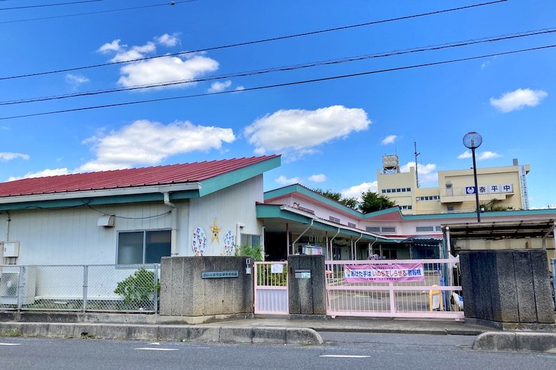 広い園庭やプールがある「泰平保育園」