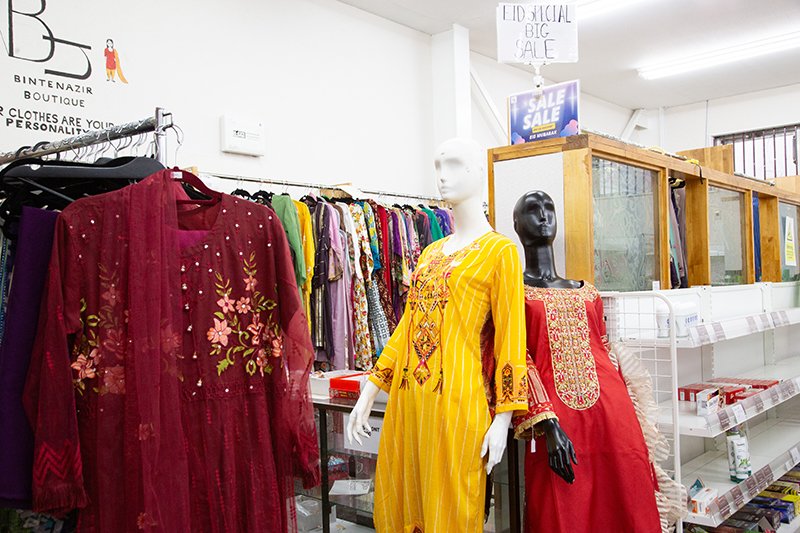 パキスタンの衣装も販売