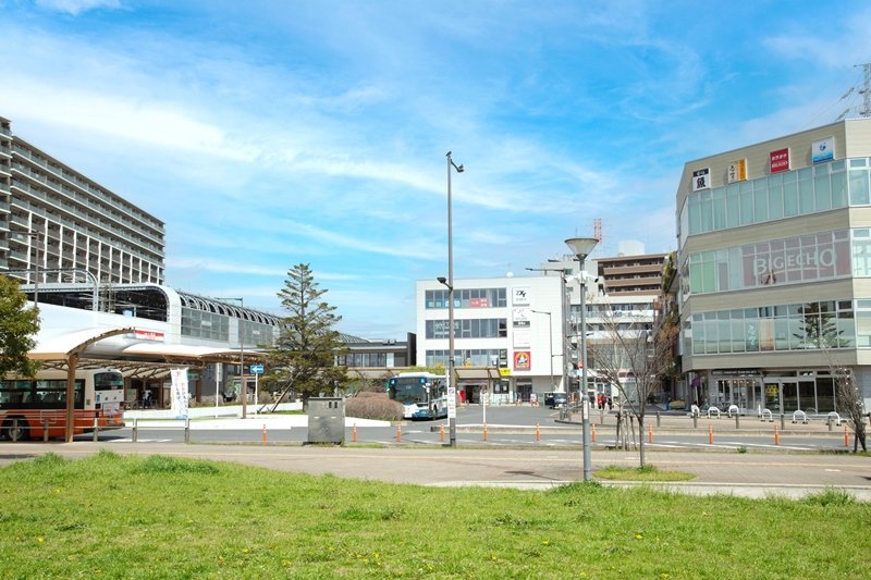 「八潮」駅前の街並み