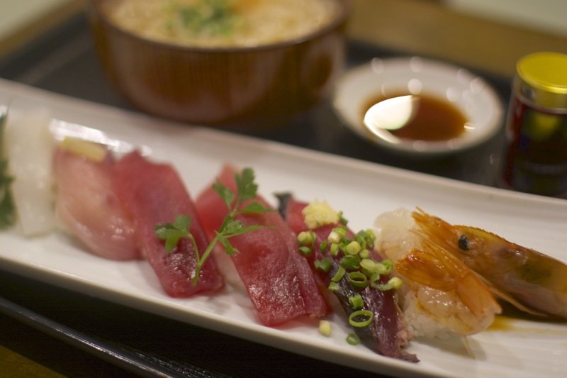 寿司のネタはどれも新鮮でみずみずしい