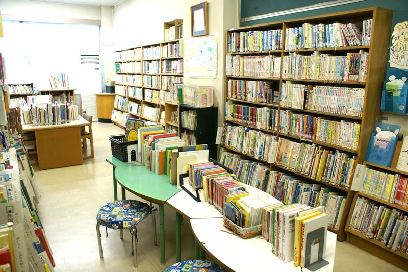 校内の市民図書館