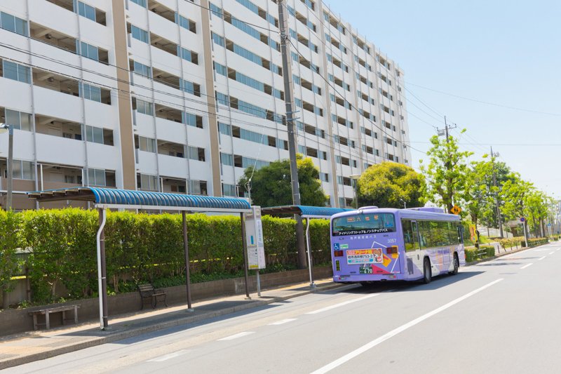 「八柱」駅などへ向かうバスが停車する「牧の原団地」停留所