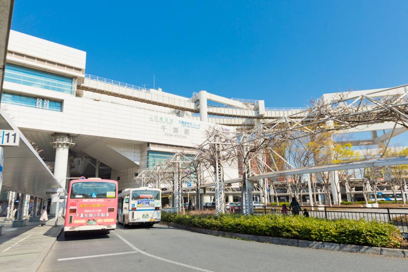 千葉駅東口は路線バスの本数も多く便利