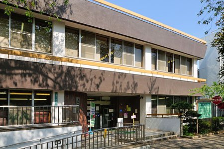 豊島区立巣鴨図書館