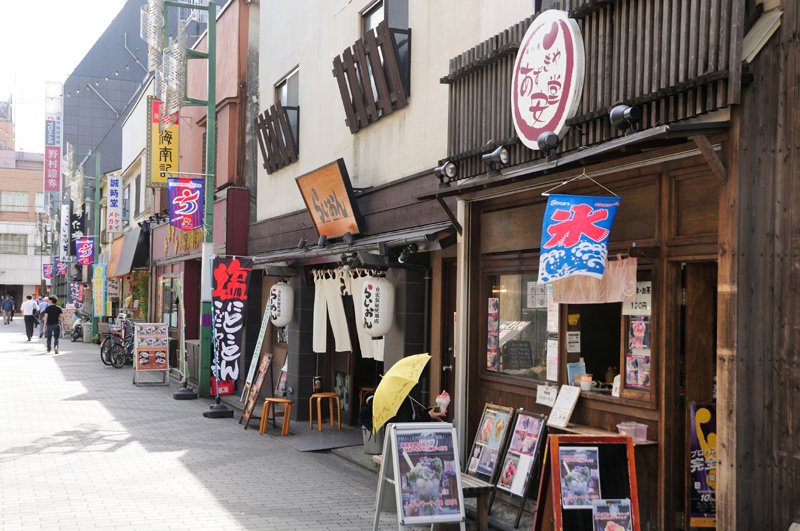 風情のある軒並みが続く