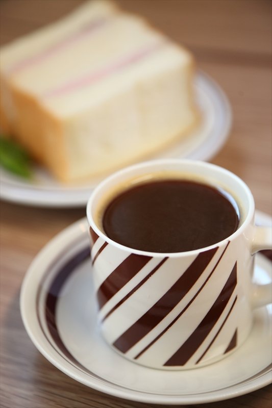 喫茶店の定番「ハムサンド」と「今日のホットコーヒー」