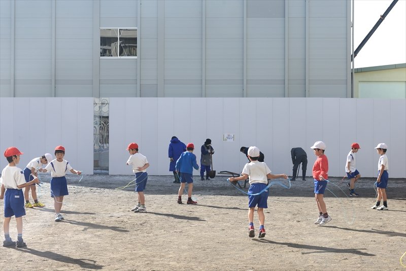 元気に運動する子どもたち