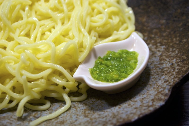 手づくりの柚子胡椒と自家製麺