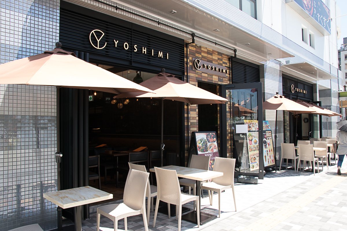 オープンテラスが開放的な「Dining Cafe YOSHIMI」