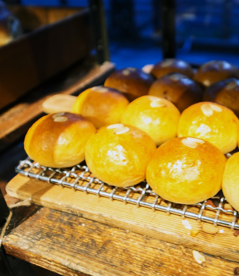 毎日20種類以上のパンが並ぶ