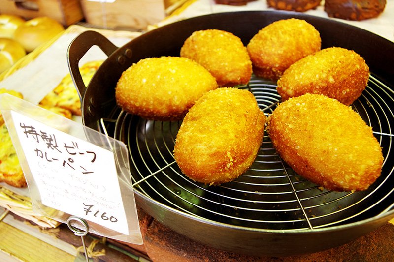 売り切れ必至の焼き立てカレーパン