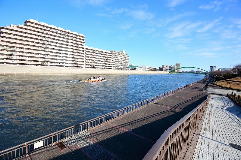整備された広い河原も魅力的な「隅田川」