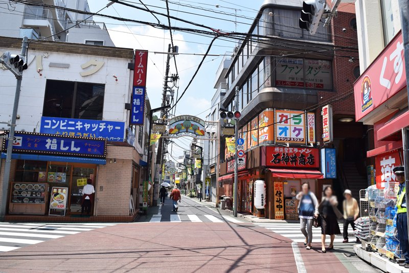 住宅街へと続く「パークロード石神井」