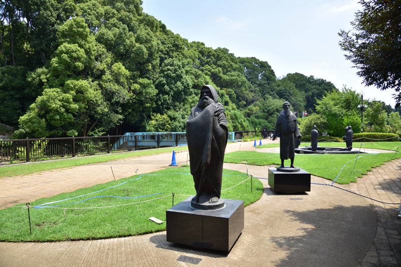 彫像群「哲学の庭」