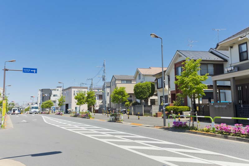 道路は広く見通しが良い。歩道も広い場所が多く安心。