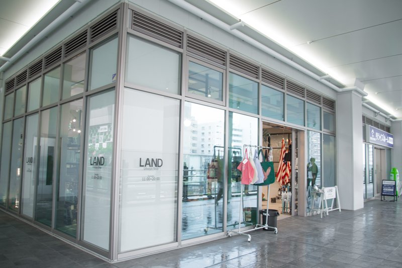 「LAND Lifestyle Shop」
