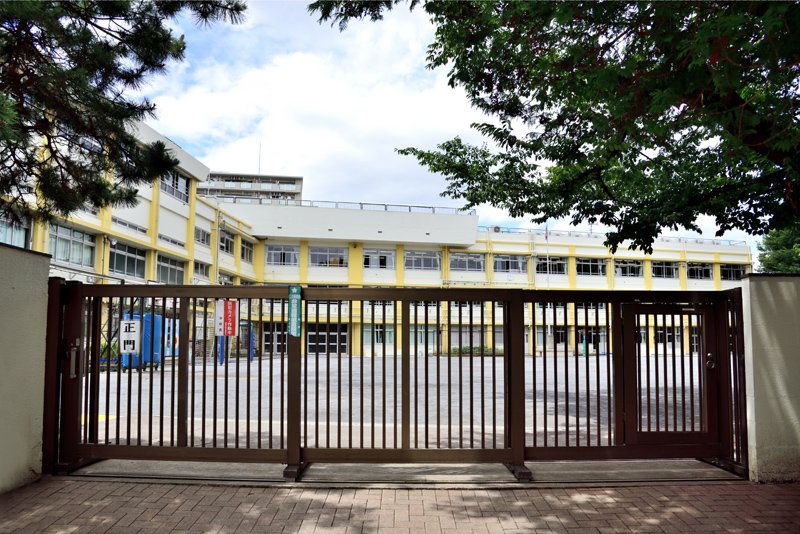 「板橋区立板橋第八小学校」のほか隣接する通学区域の小学校を入学希望も可能